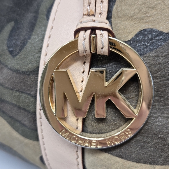 MICHAEL KORS CAMOUFLAGE SHOULDER BAG PURSE CAMO SOFT LEATHER GOLD INTERIOR WOMEN - Picture 5 of 16